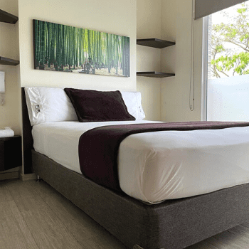 Habitacion economica con balcon y aire acondicionado en  hotel ubicado en villavicencio meta